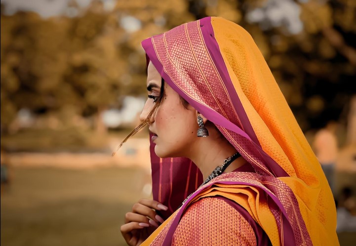 apni kahani lekar aai bhojpuri queen akshara singh