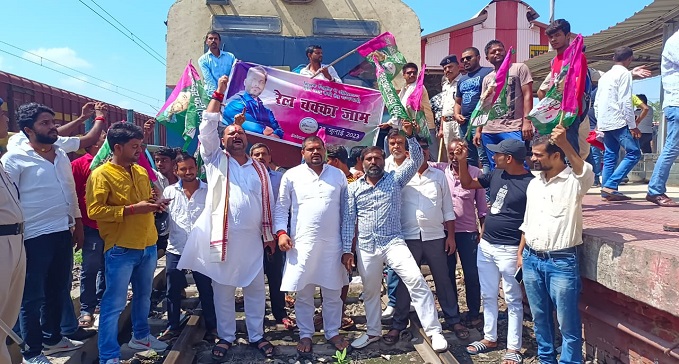 PAPPU YADAV KI PARTY JAP KA RAIL CHAKKA JAM