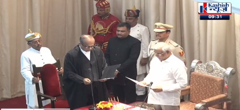 judge vipul manubhai pancholi ko gover ne sapath dilaie.