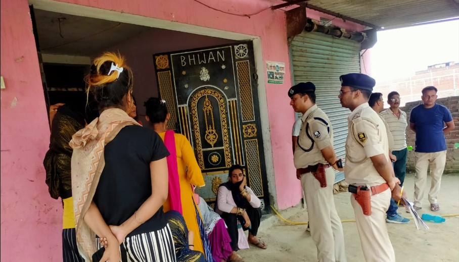 gopalganj me kinnar ki behrami se hatya , ilaake me sansani