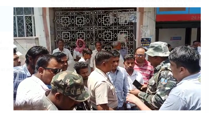 vridh mahila ke saath chhintai 