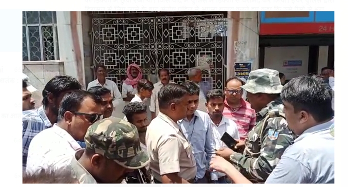 vridh mahila ke saath chhintai 