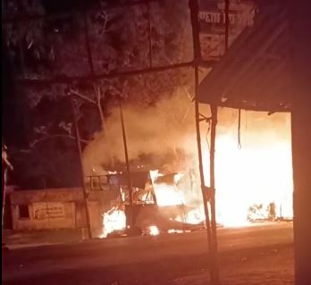 More than 50 shops burnt to ashes in Sitamarhi.