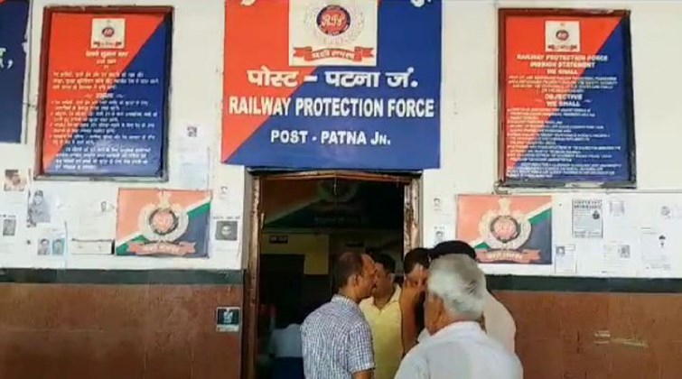 PATNA ME JHANSI EXPRESS PAR HAMLA 