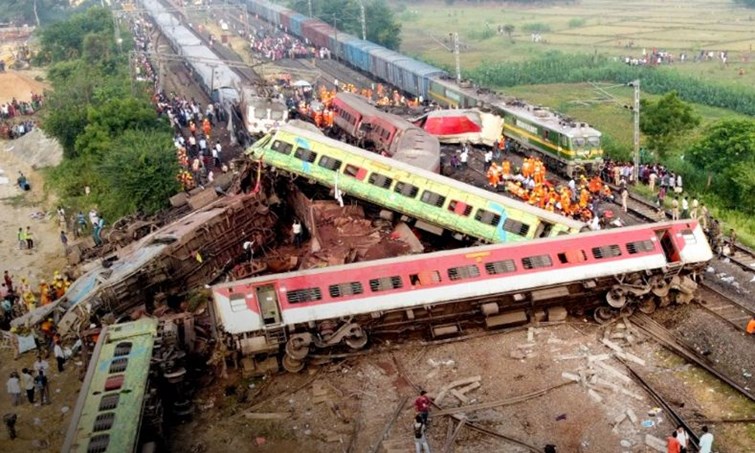 odisa rail hadse ki dardnak tasveerein 