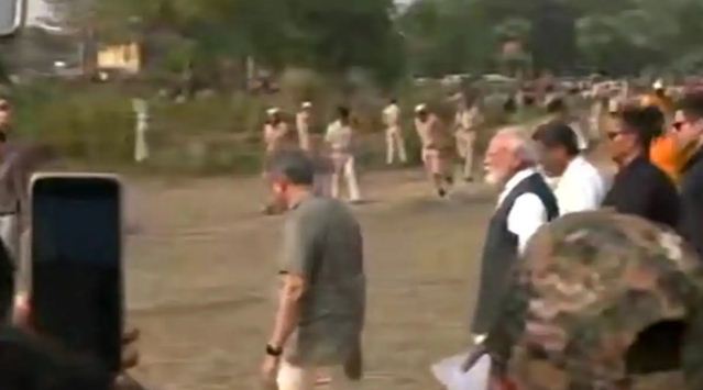 TRAIN DURGHATNASTHAL PAR PAHUCHE PM MODI 