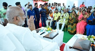  In Palamu, Governor CP Radhakrishnan told Prime Minister Modi 'The Great Narendra Modi', said- only farmers are being harmed due to non-enactment of 