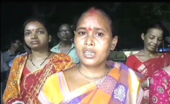 Furious Basti residents surrounded the police station