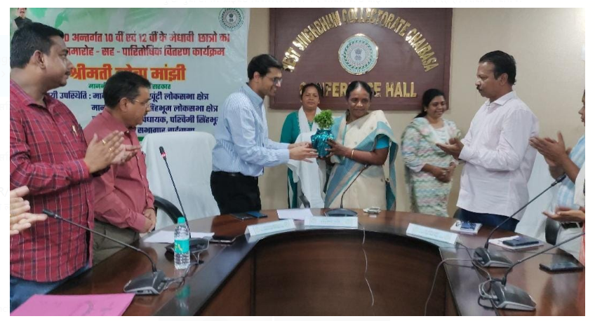 mantri joba manjhi ne chhatron ko di shubhkamnaye