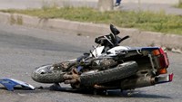 Three minors riding a bike died after being hit by a Scorpio