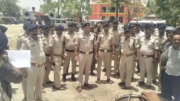 band baja lekar vidhayak raju singh ke ghar pahuchi police 