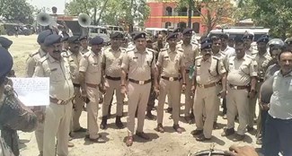 band baja lekar vidhayak raju singh ke ghar pahuchi police 
