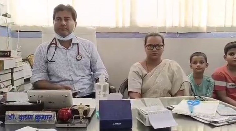 begusarai me rangbaajo se pareshan doctar ka pariwar 
