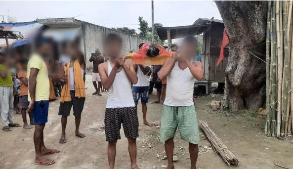 jinda bahan ki nikli arthi, gharwalon ne arthi ko diya kandha