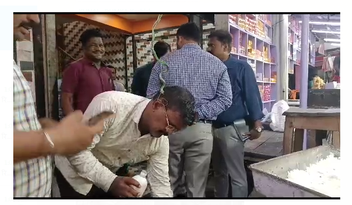 basukinathdham mai khadya samgriyon ki huyi janch 