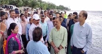 Water Resources Minister Sanjay Jha reached Bagaha and inspected anti-erosion works