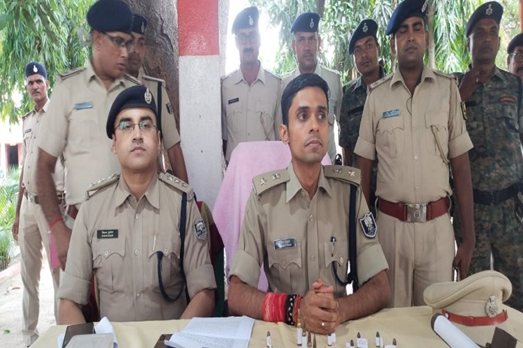 Samastipur police recovered huge quantity of weapons from three criminals