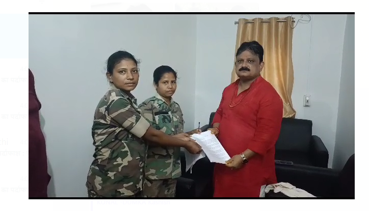 sahayak police ne ki seva asthayi karne ki mang 