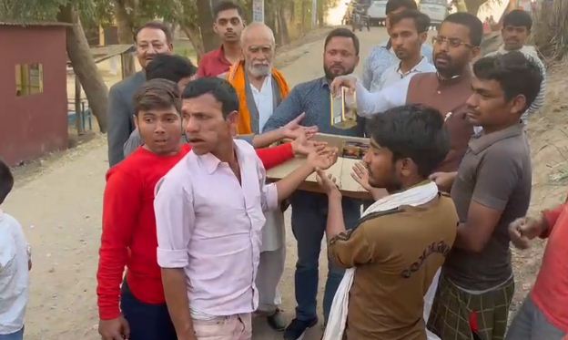 yuwa chetna ne gareebo me banta chwavanprash 