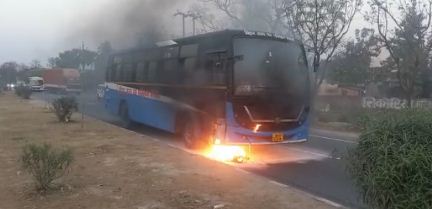 patna aa rhi bus dhoon dhoon kar jali 