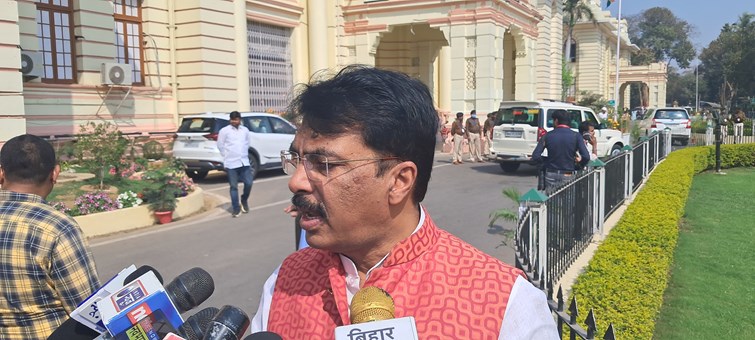 Question ka jawab dene me fanse bihar ke ministet