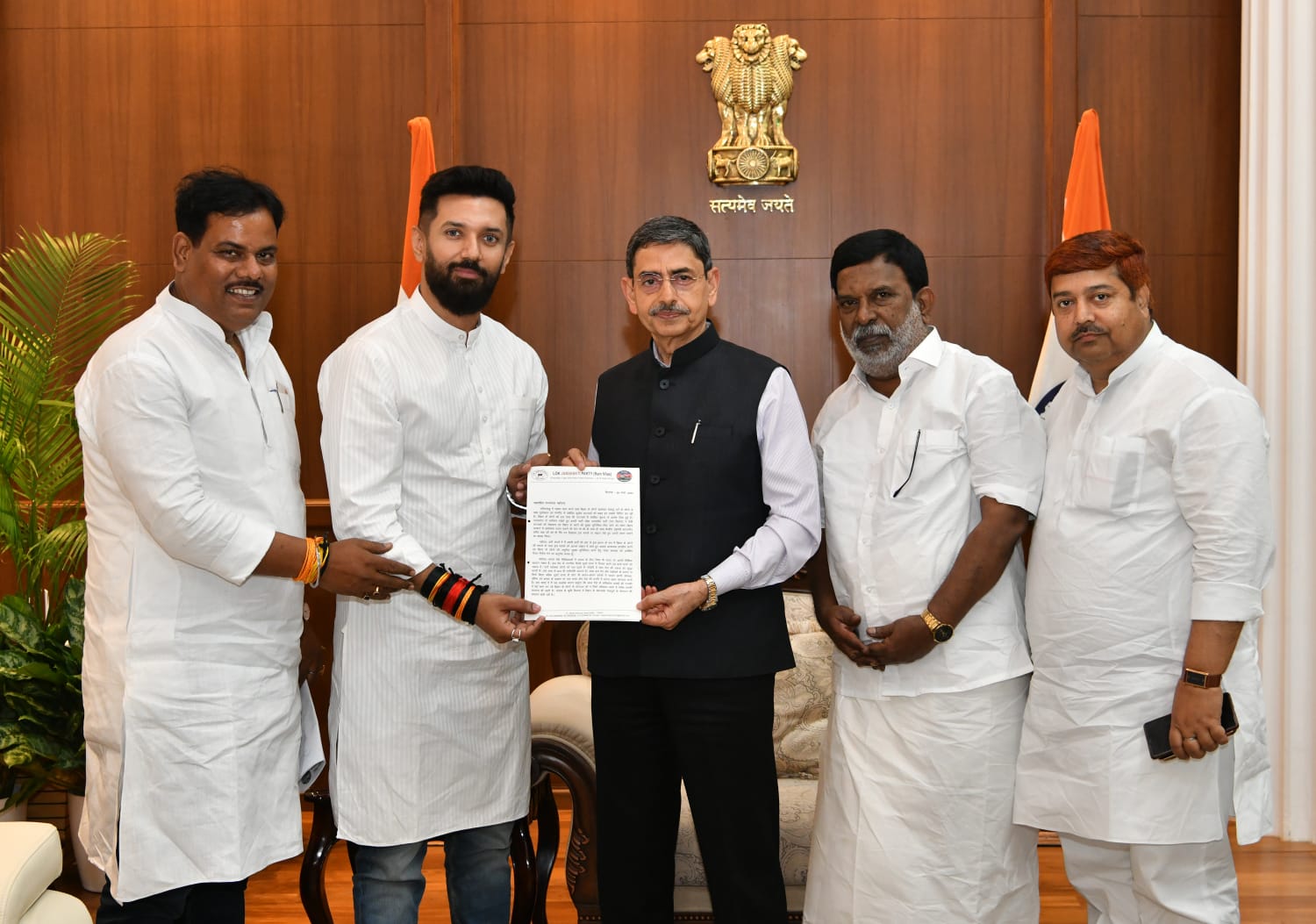 tamilnadu ke rajyapal se mile chirag paswan