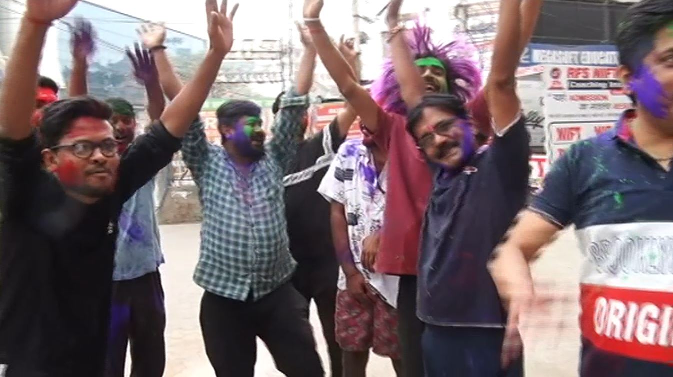 patna me holi ki dhoom 