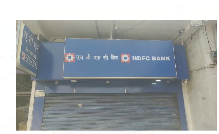 16 lakh rupaye se bhara atm mashine ki loot 