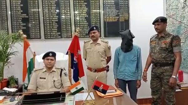 gaya police ne hardkore naksali ko dabocha 