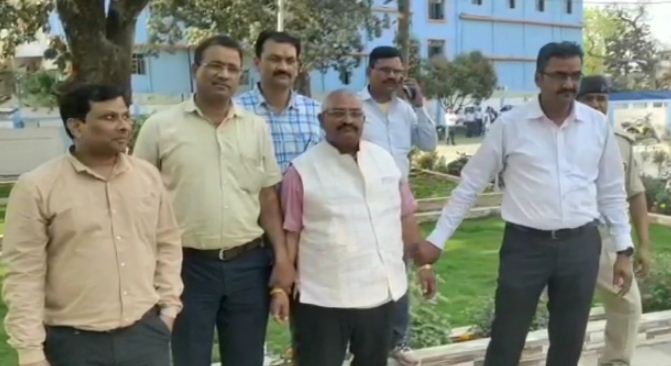 nigrani ke hatthe chadha rishwatkhor dpo 