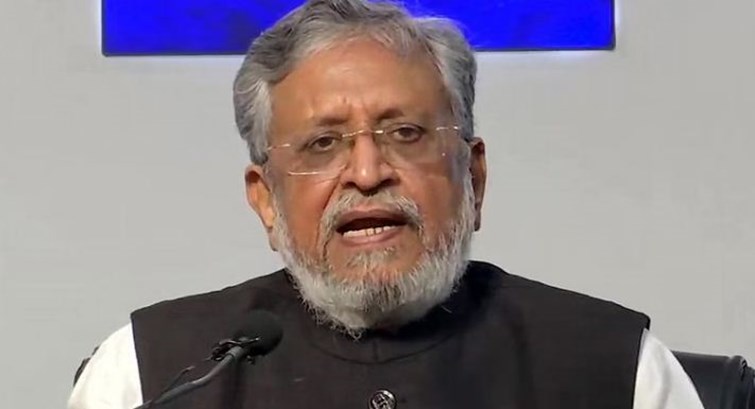 tum mujhe jameen do main tumhara kam karunga sushil modi ka lalu pariwar par karara hamla 