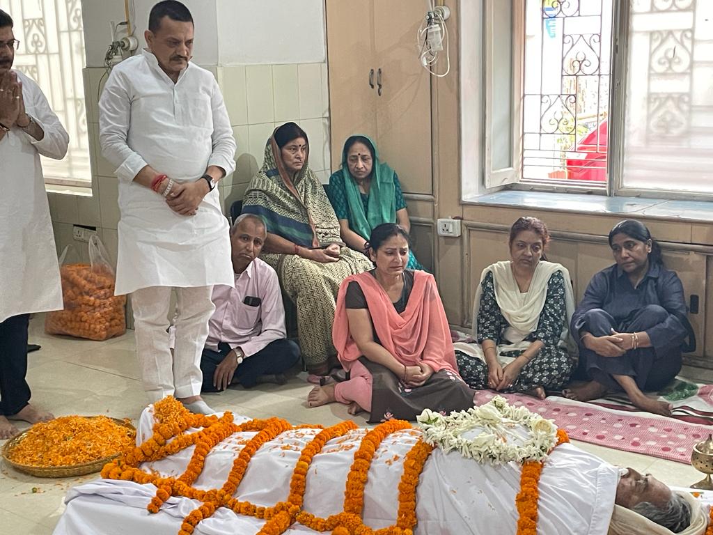 Ex ias adhikari ishwar chandra ka nidhan
