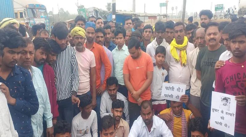 tushar hatyakand ke bad logo ne kiya hungama 