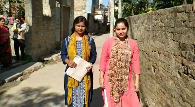 khagadia me ericksha chalak ki bitiya ne kiya kamal 