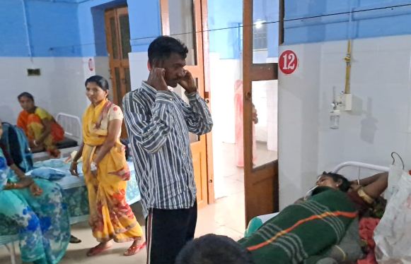 munger me sharabi pati ne patni se kaan pakad mangi maafi 