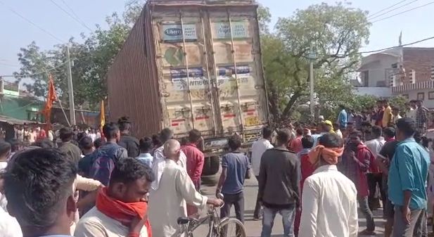 rohtas me kantenar ne bike sawar ko kuchla 