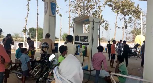 rohtas me dindahade petrol pump loot 