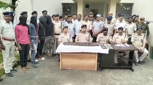khagadia police ne chori gyi riffle ki baramad 