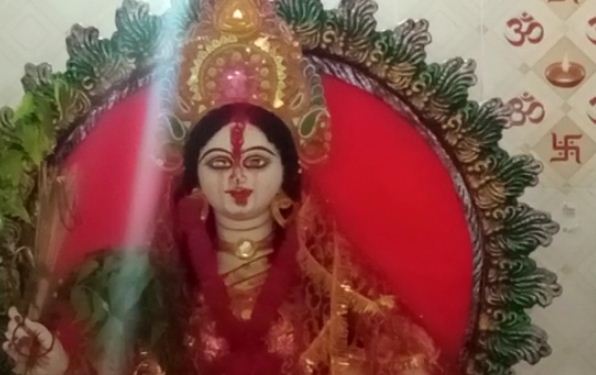 katihar me shitla mandir me murti se nikli aansu, najara dekh bhakt hairaan 