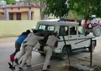khatara police gipsy ko dhakka maar kar behai hui bihar police 