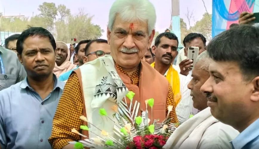 paitrik gaon pahuche jammu kashmir ke up rajyapal manoj sinha 