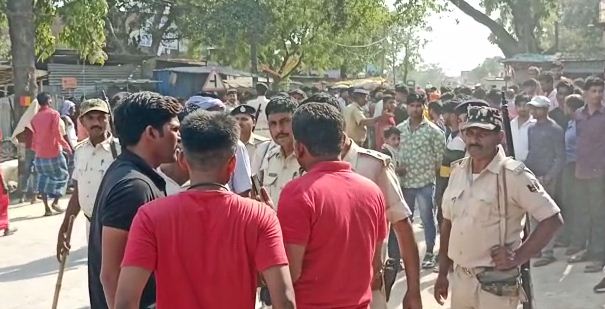 gopalganj me electronics dukandaar ko apradhiyon ne bhuna 