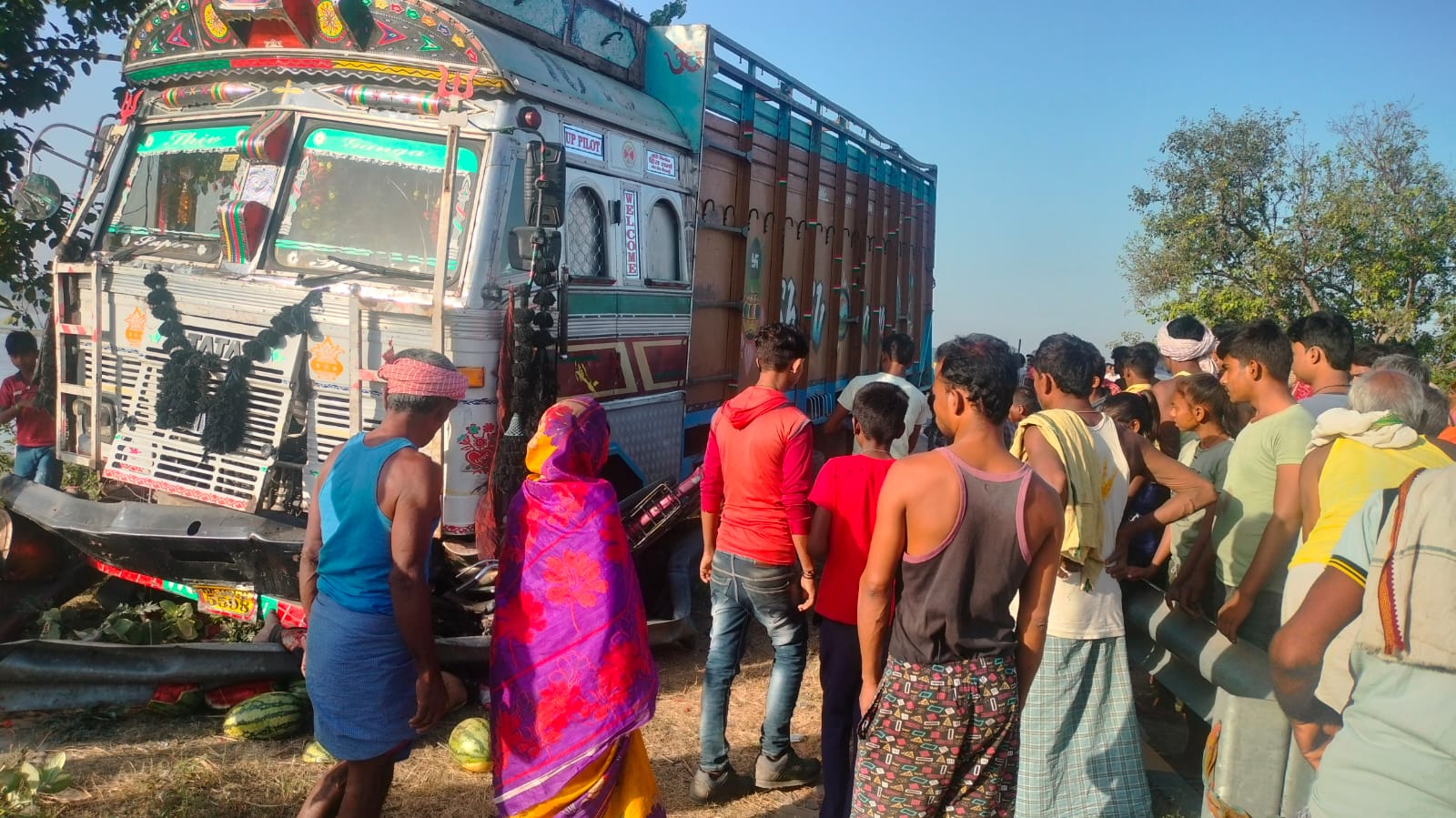 breaking Truck crushes crowd standing at watermelon shop in Muzaffarpur