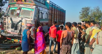 breaking Truck crushes crowd standing at watermelon shop in Muzaffarpur