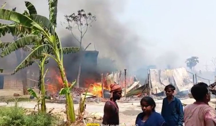 Cylinder blast amid fierce fire in Muzaffarpur..