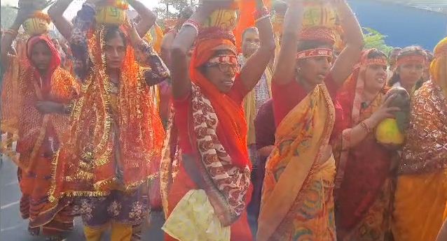 baba bageshwar ke patna aagman se pahle naubatpur me nikla kalash yatra 