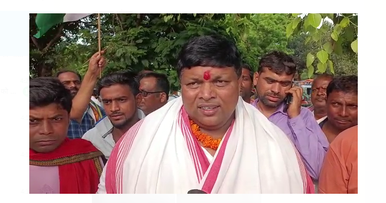 dumka ke congresiyon mai khushi 