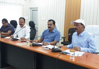 DM reviewed various ongoing schemes in the district, action will be taken against negligence, laxity and laxity