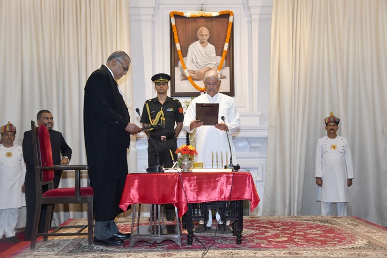 The Governor administered the oath to Patna High Court Justice Anireddy Abhishek Reddy at Raj Bhavan.