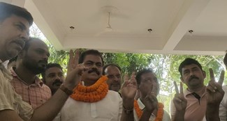 Defeated former deputy mayor Mohan Srivastava again in the election field